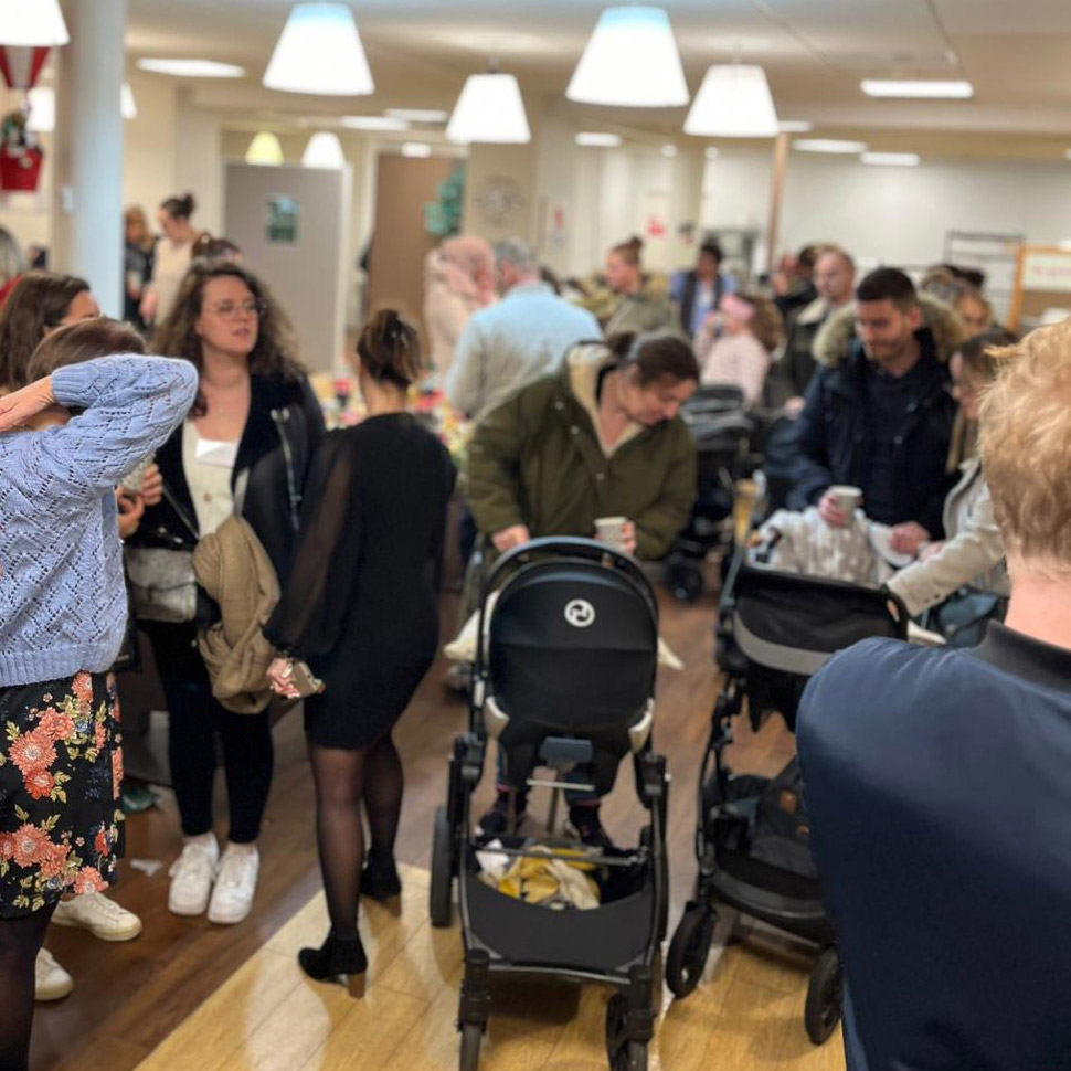 A Rouen, la maternité des Hôpitaux Privés Rouennais - Mathilde fête Noël avec les bébés.