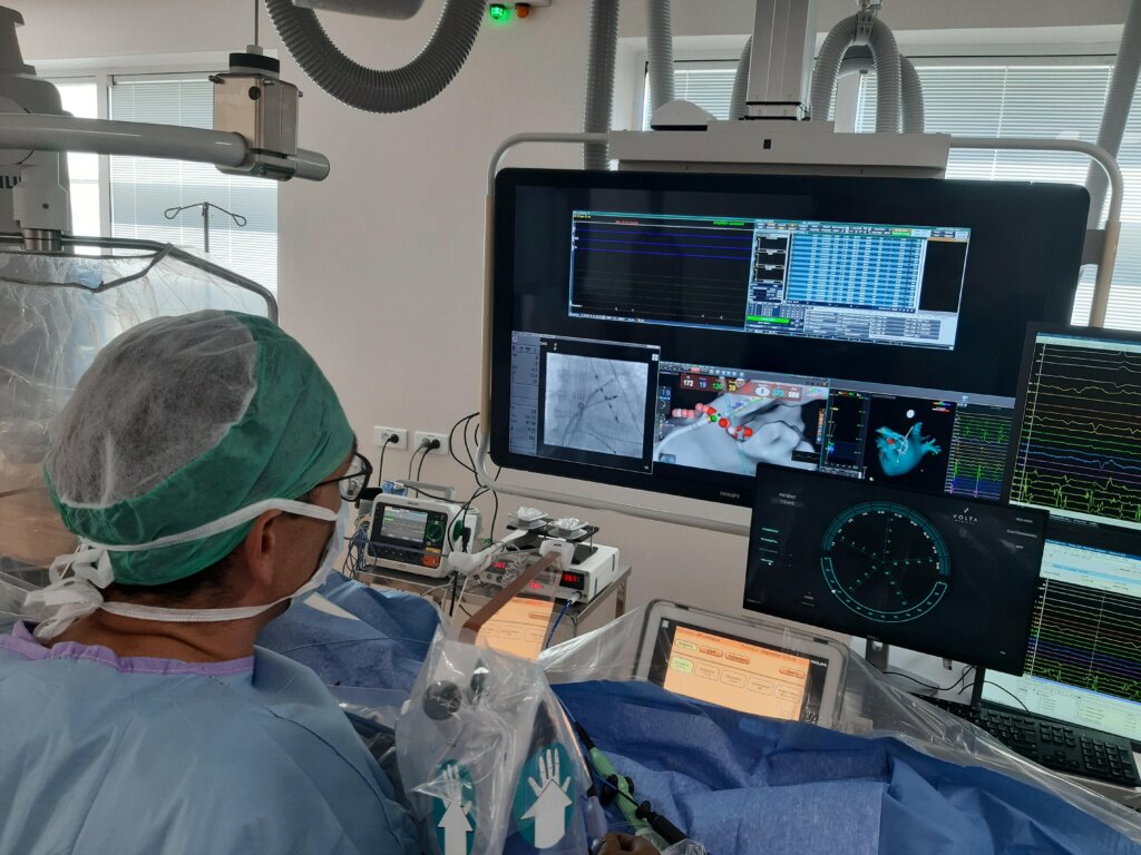 Intervention d’ablation de la fibrillation atriale en cardiologie à l’Hôpital Privé du Conﬂuent à Nantes